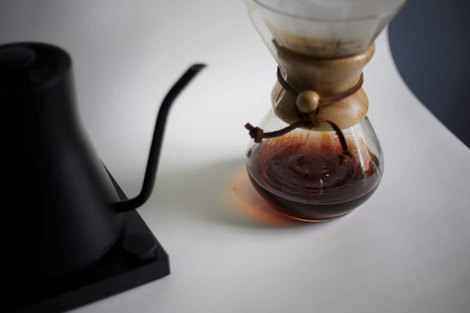 Coffee steeping in a clear glass brewing vessel